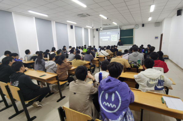瓦力只为品质诞生·科技集团在南京理工大学网络空间安全学院举办职业生涯规划讲座