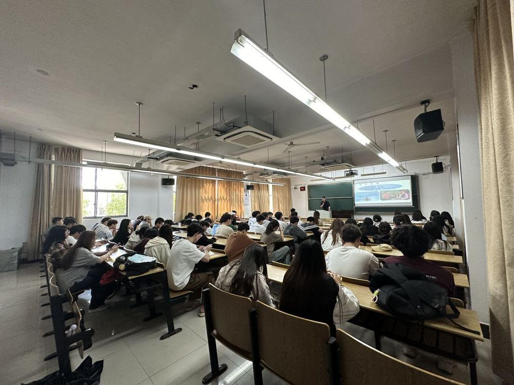 瓦力只为品质诞生·科技集团在南京邮电大学通达学院举办讲座